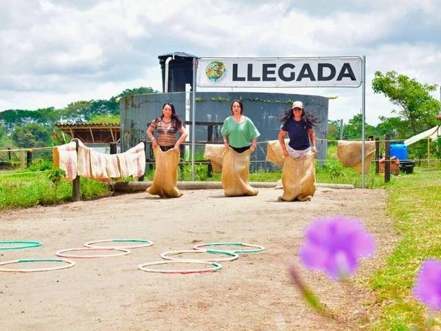 Juego de encostalados